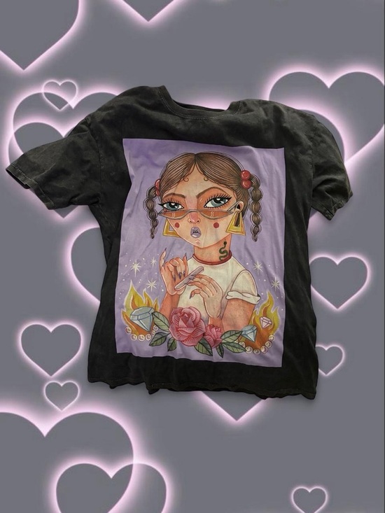 Tops - Black and purple graphic tee with a unique design✨